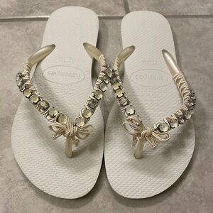 HAVAIANAS Handmade Swarovski Crystal Pearl/White Flip Flop Size 37-38 NW…